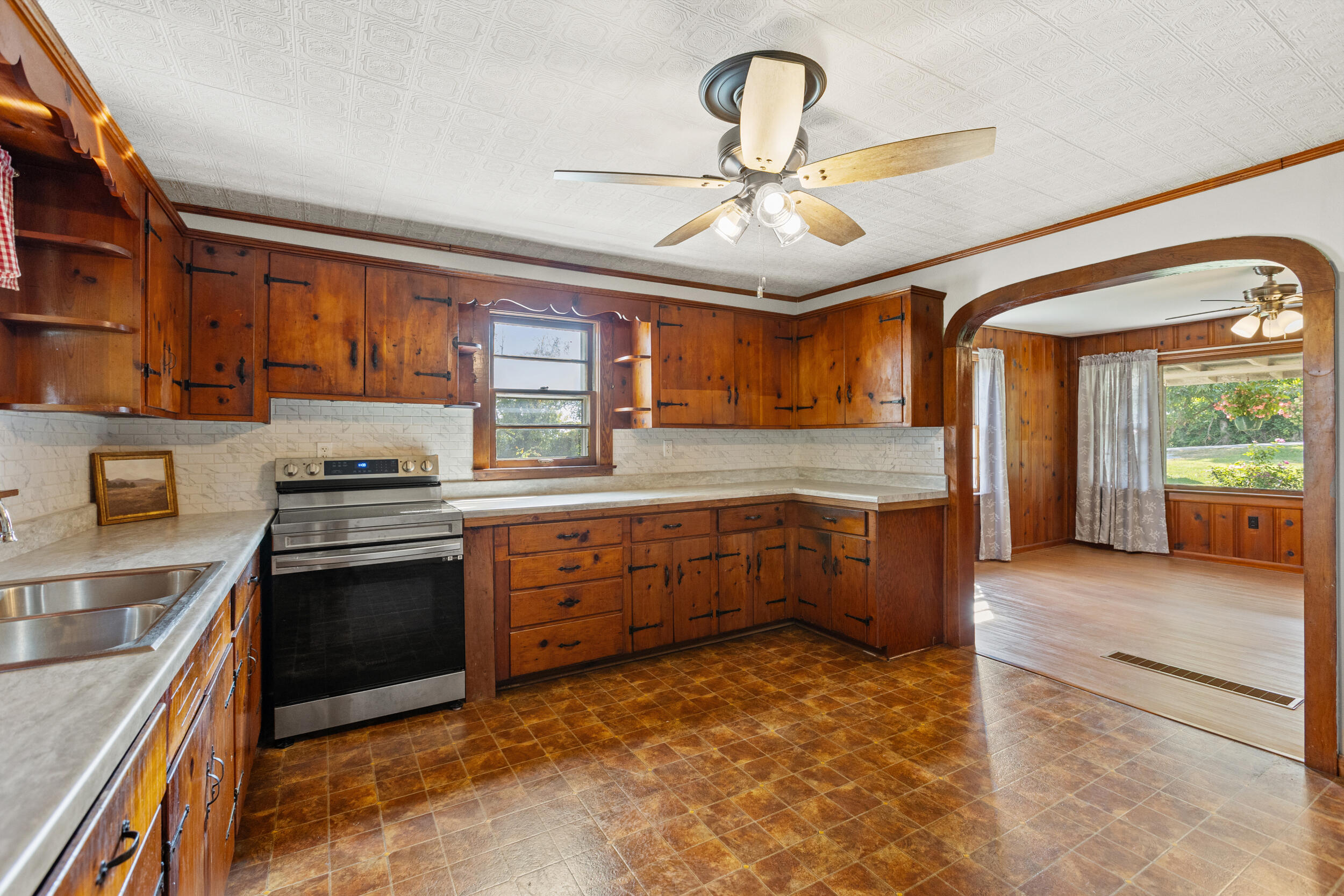 1996 White Conkwright Road Winchester, KY 40391 - Photo 9 of 41 Kitchen