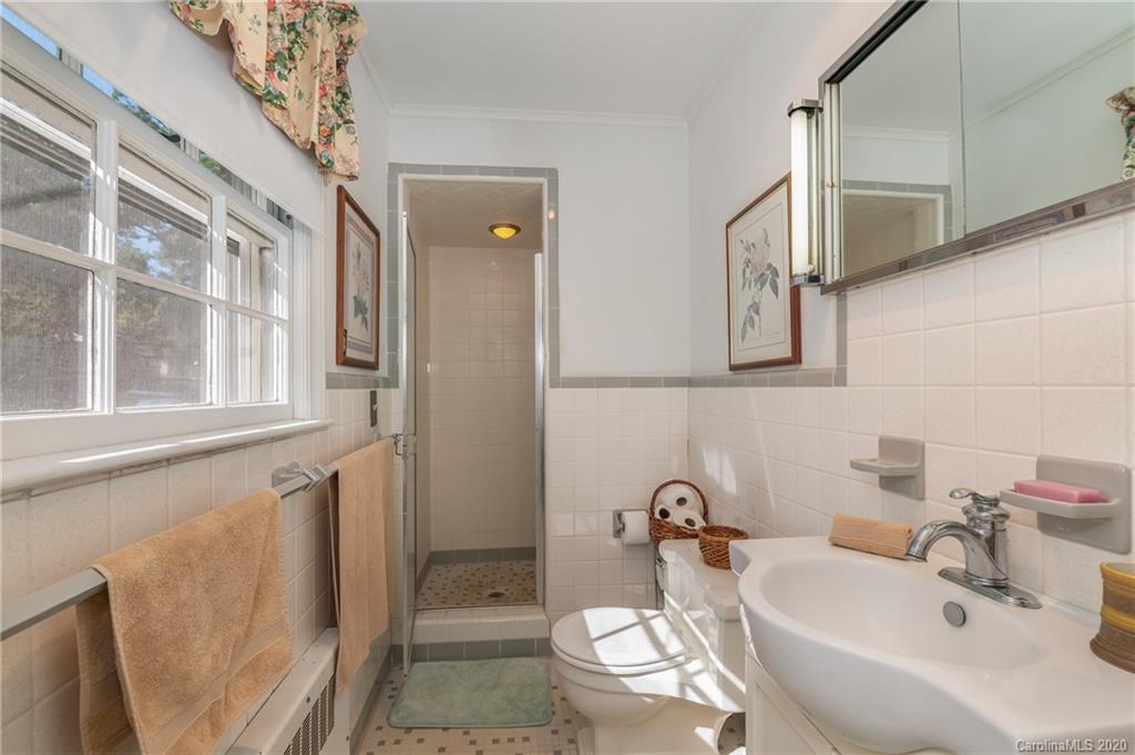190 South Ridgecrest Street Rutherfordton, NC 28139 - Photo 21 of 26 a bathroom with a sink and a toilet