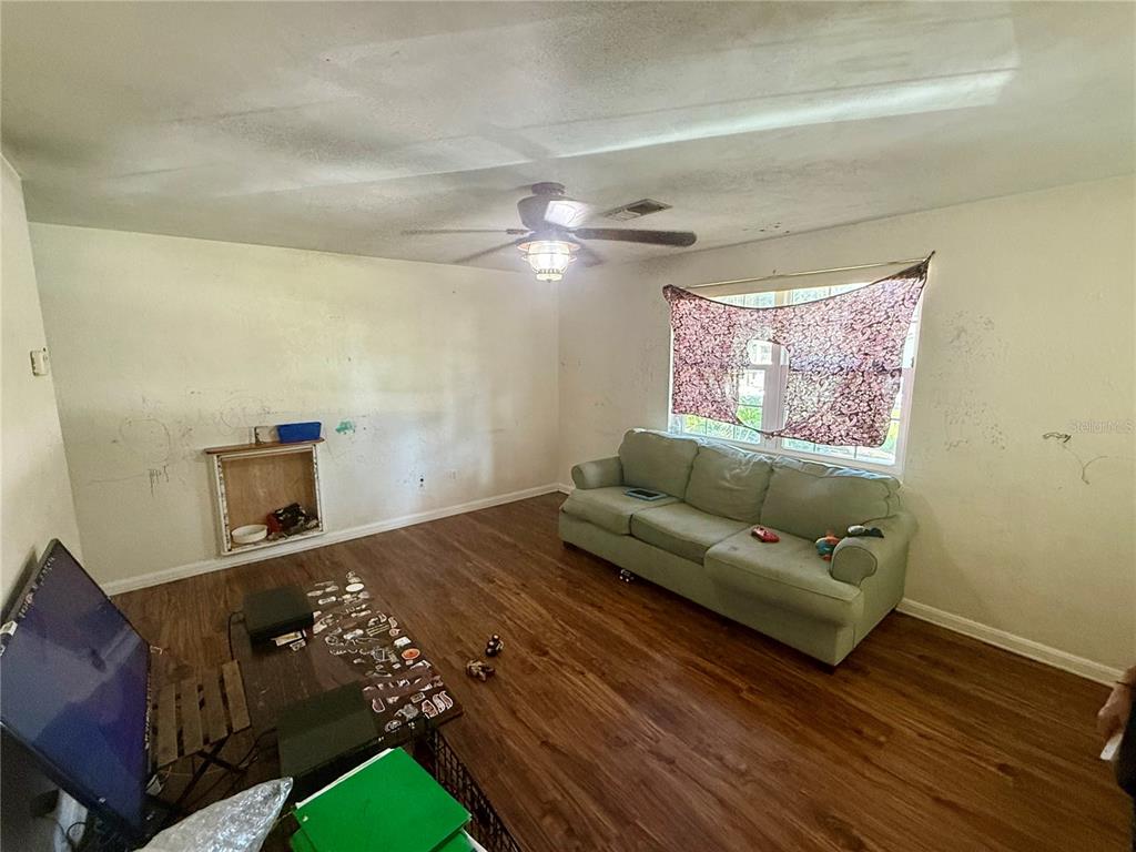 255 Valencia Road DeBary, FL 32713 - Photo 5 of 27 Gallery Image 5