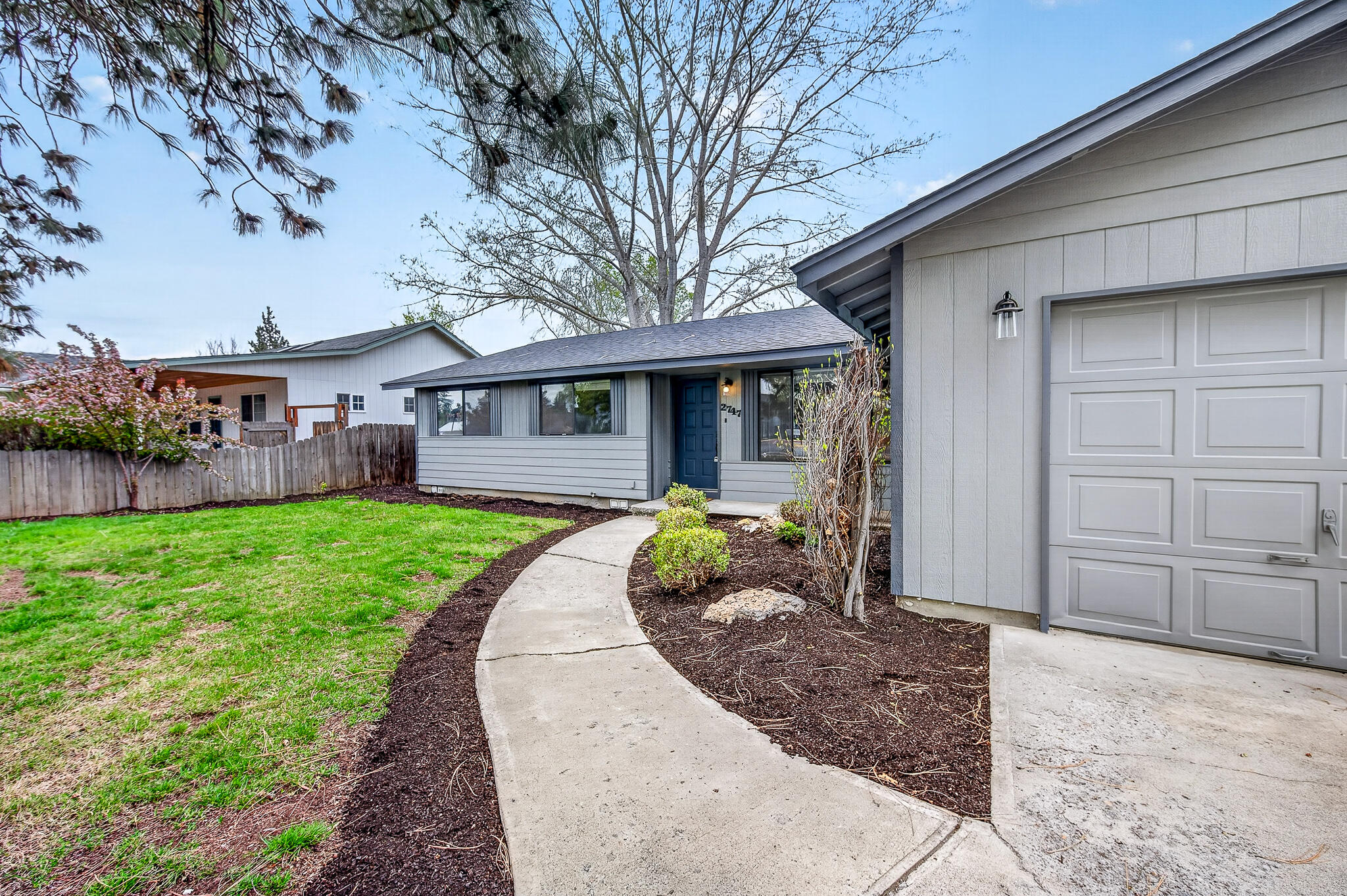 2747 Southwest 23rd Street Redmond, OR 97756 - Photo 5 of 38 MAL_3818