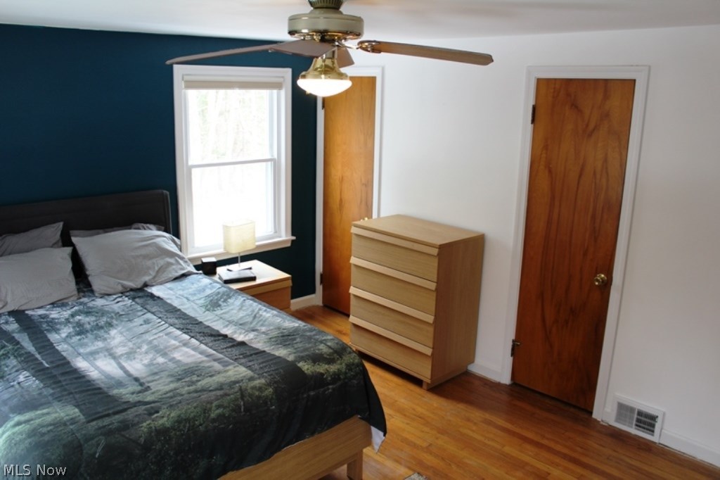 5192 Edenhurst Road Cleveland, OH 44124 - Photo 22 of 32 The master offers 2 closets and a ceiling fan.