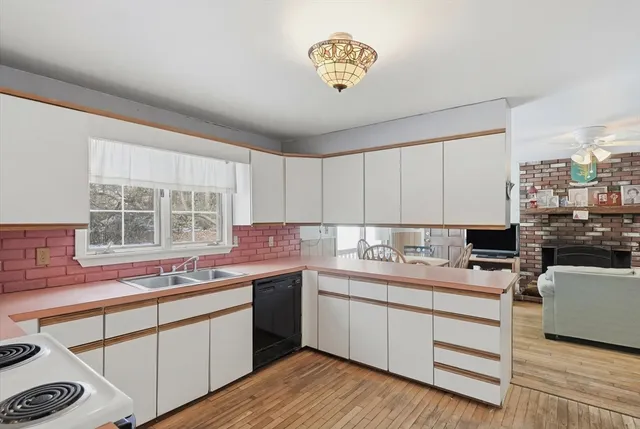 $699,900 | 28 Surrey Road, Salem, MA 01970