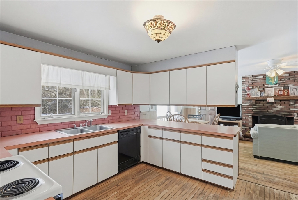 28 Surrey Road Salem, MA 01970 - Photo 13 of 42