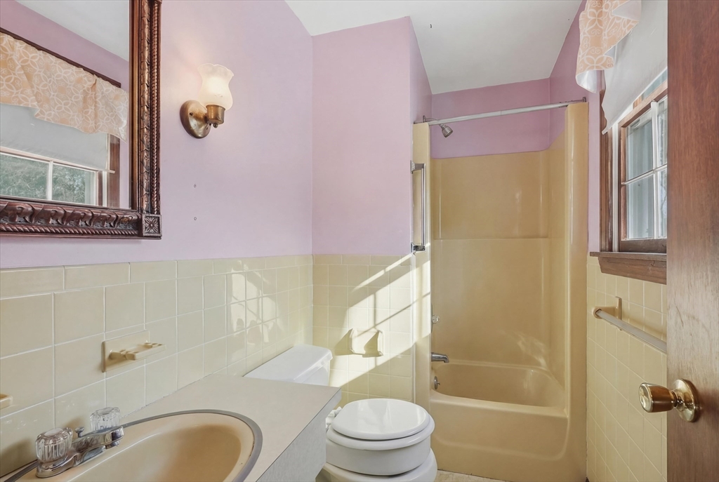 28 Surrey Road Salem, MA 01970 - Photo 29 of 42