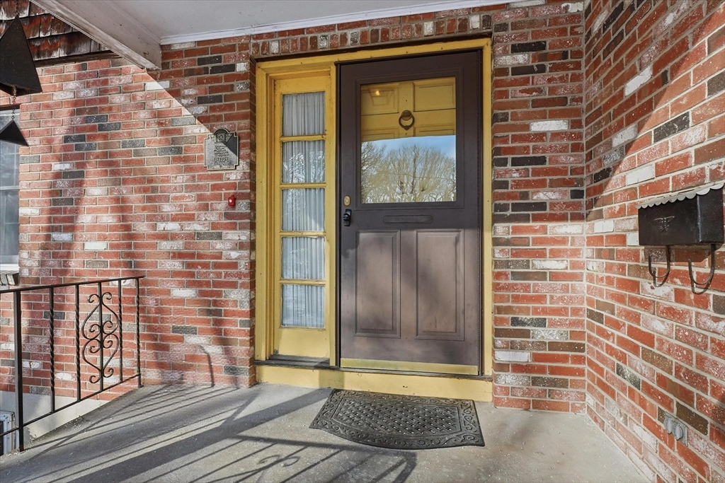 28 Surrey Road Salem, MA 01970 - Photo 3 of 42