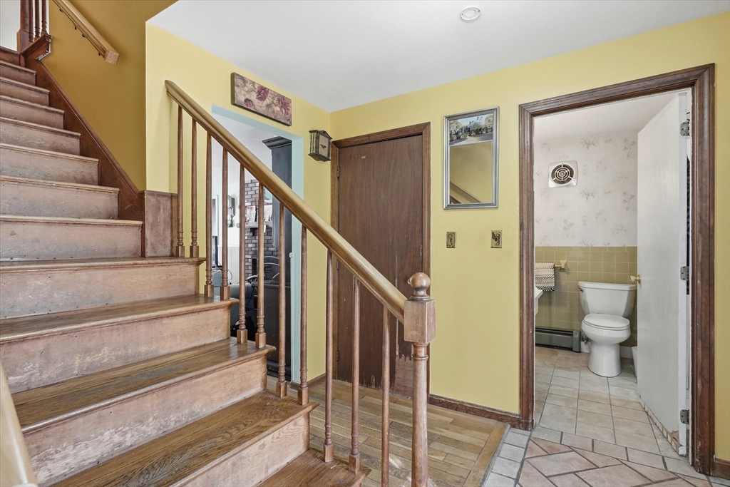 28 Surrey Road Salem, MA 01970 - Photo 5 of 42