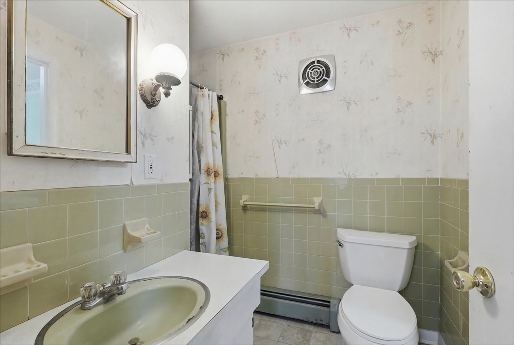 28 Surrey Road Salem, MA 01970 - Photo 8 of 42