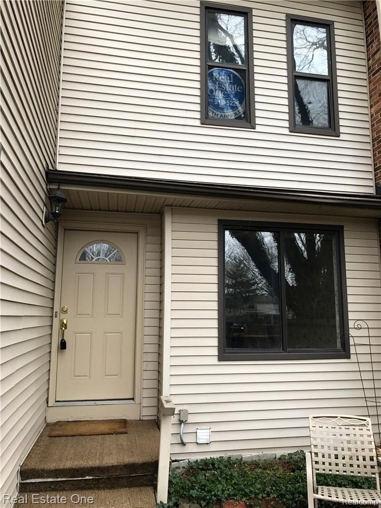 321 Willow Grove Lane Rochester, MI 48307 - Photo 27 of 27 FRONT ENTRANCE