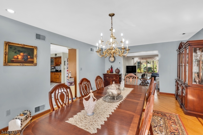 10 Loriann Road Warren, NJ 07059 - Photo 7 of 34