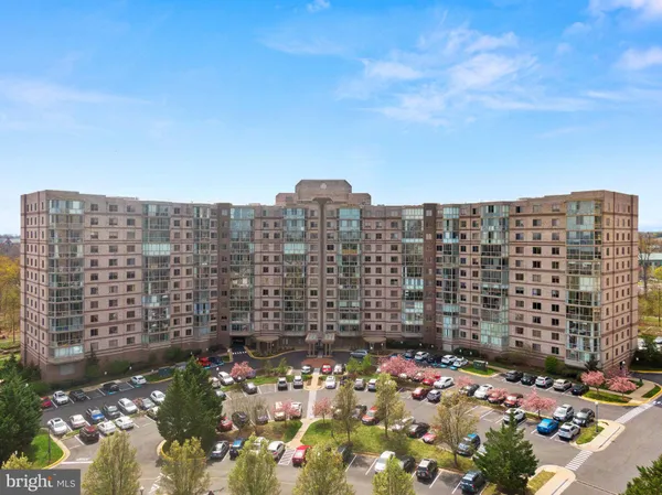 $2,450 | 19375 Cypress Ridge Terrace, Unit 322, Leesburg, VA 20176