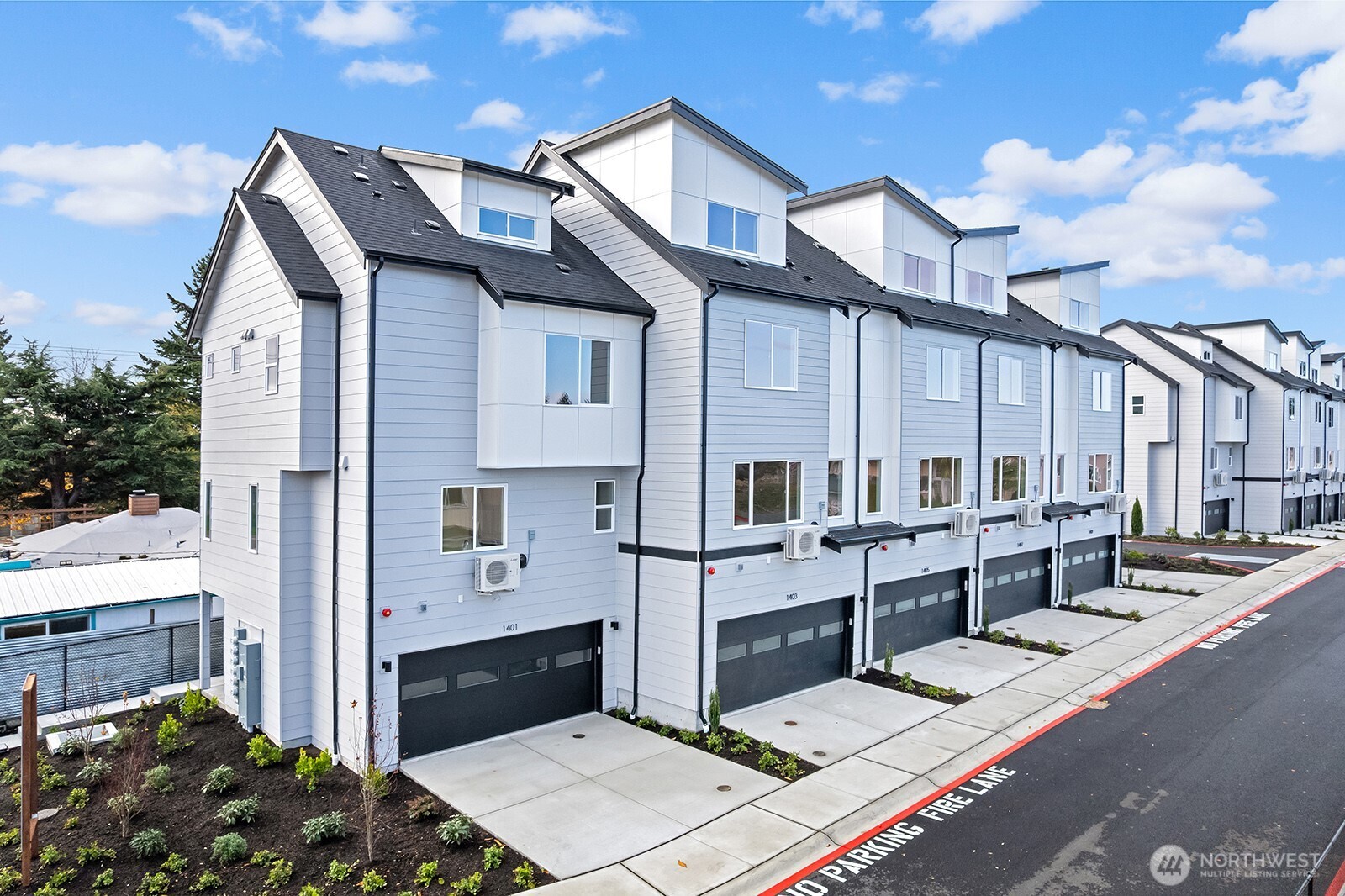 1403 Southwest 111th Lane Seattle, WA 98146 - Photo 38 of 39