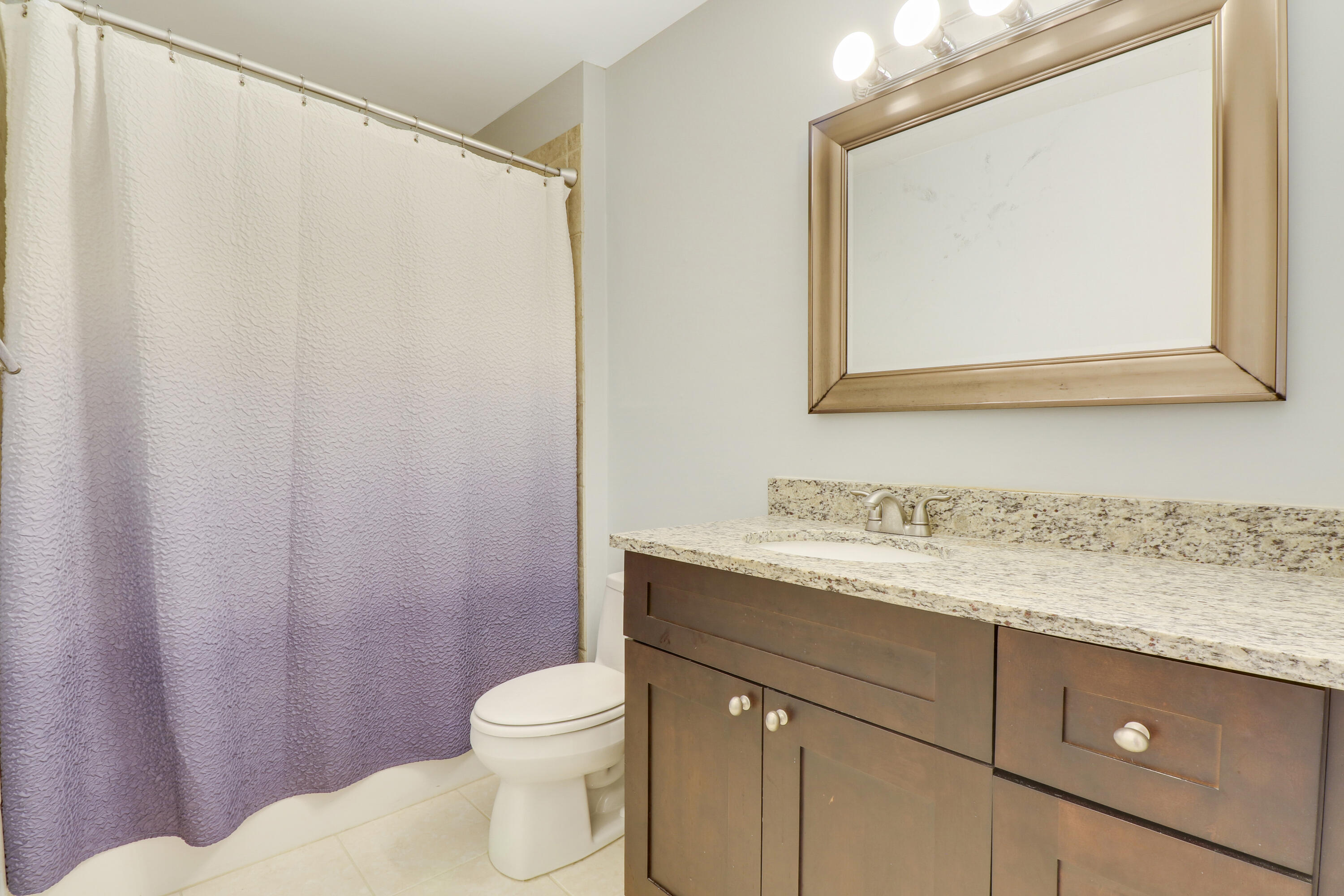 141 East Riverside Drive, Unit 9B Jupiter, FL 33469 - Photo 16 of 23 Second Bathroom