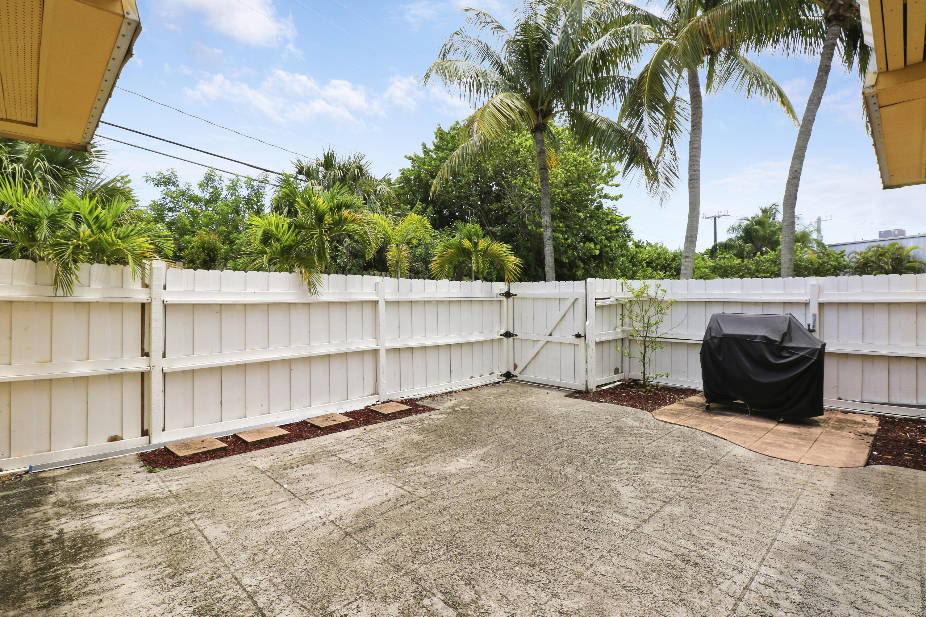 141 East Riverside Drive, Unit 9B Jupiter, FL 33469 - Photo 20 of 23 House4-22
