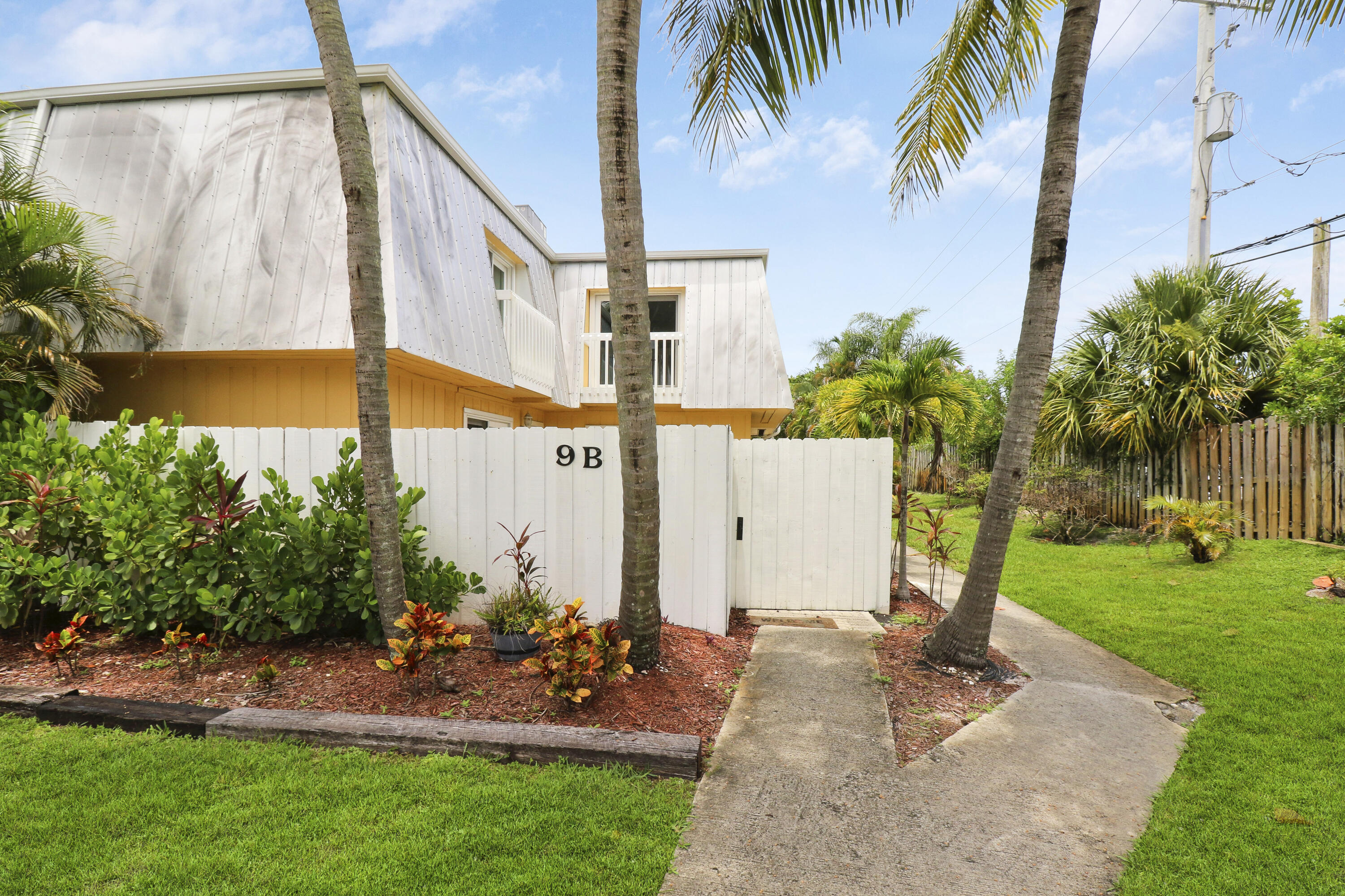 141 East Riverside Drive, Unit 9B Jupiter, FL 33469 - Photo 23 of 23 House4-25