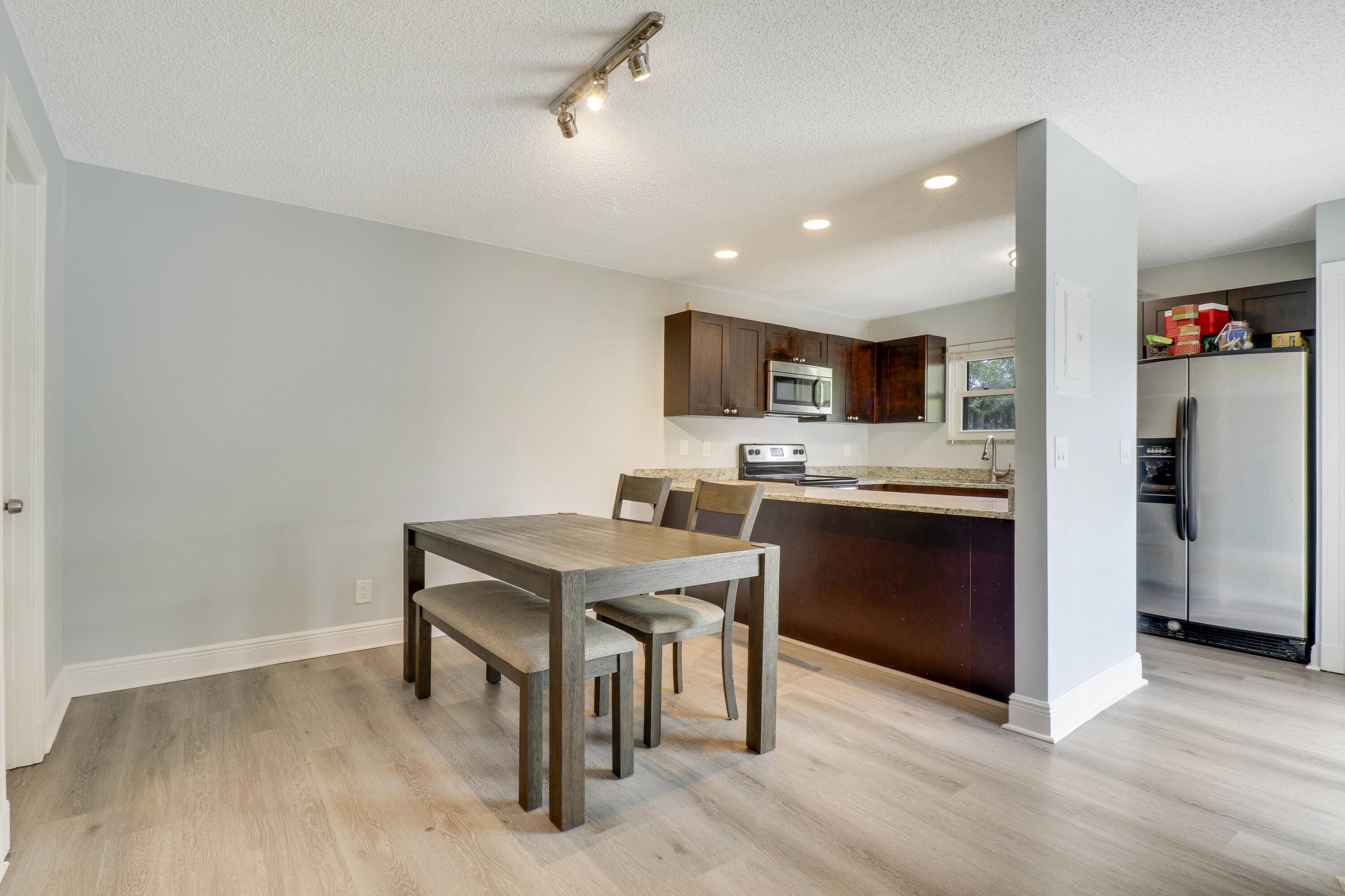 141 East Riverside Drive, Unit 9B Jupiter, FL 33469 - Photo 8 of 23 Dining Area