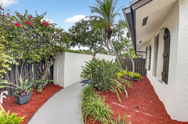 $4,500 | 327 Southwest 29th Avenue, Delray Beach, FL 33445