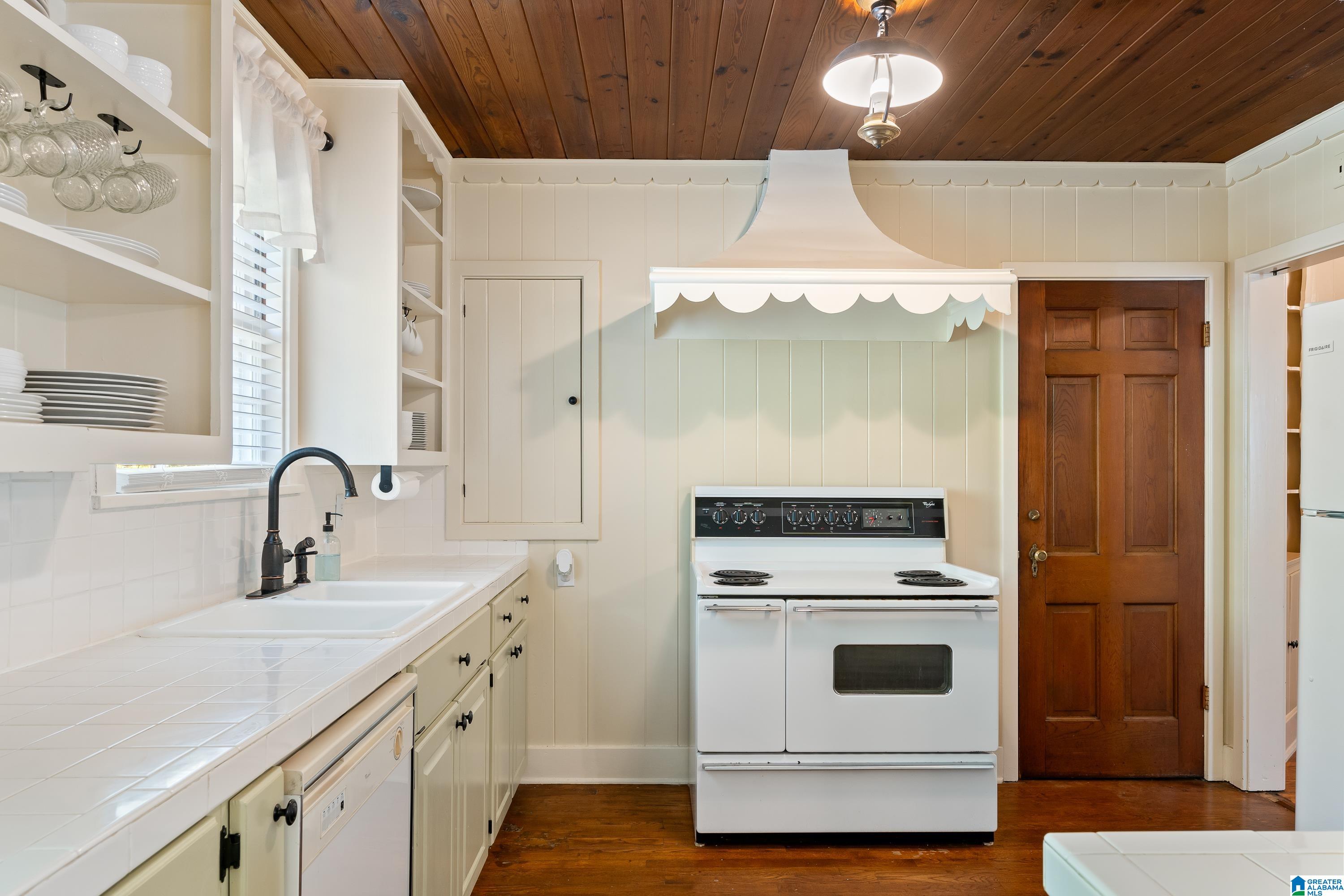 529 Ridge Road Birmingham, AL 35206 - Photo 7 of 37