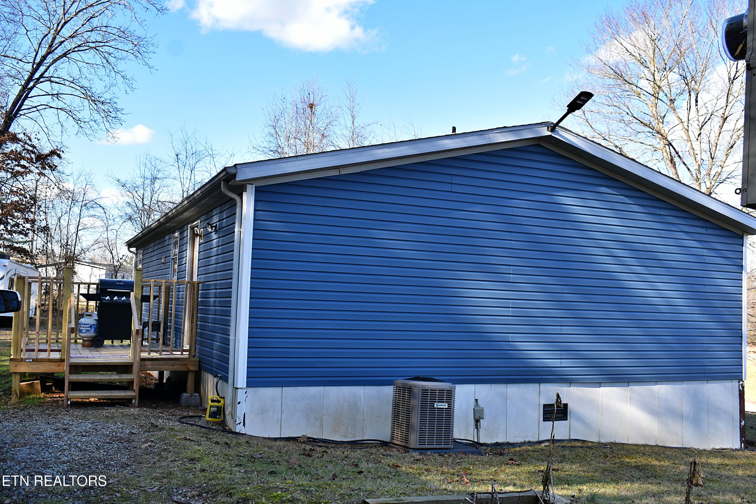 223 Beamer Road Tazewell, TN 37879 - Photo 23 of 26 Left Rear