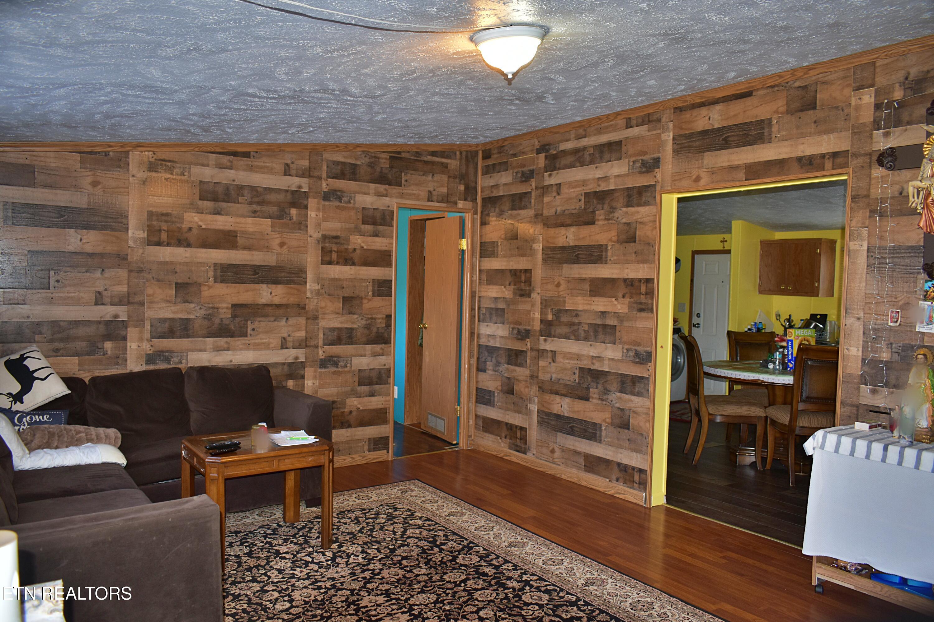 223 Beamer Road Tazewell, TN 37879 - Photo 4 of 26 Living Room