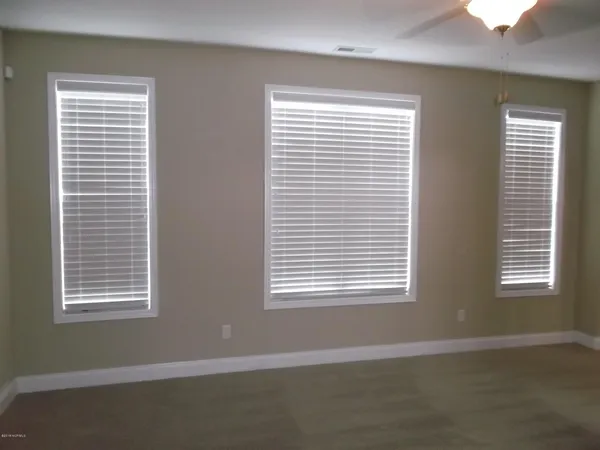$2,450 | 274 Southwest Plantation Drive, Maple Hill, NC 28454