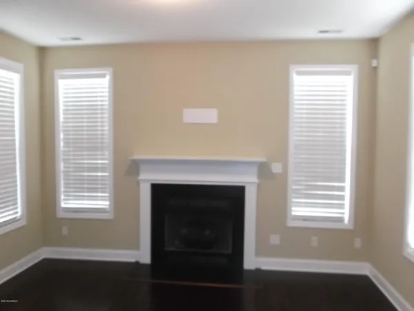 $2,450 | 274 Southwest Plantation Drive, Maple Hill, NC 28454