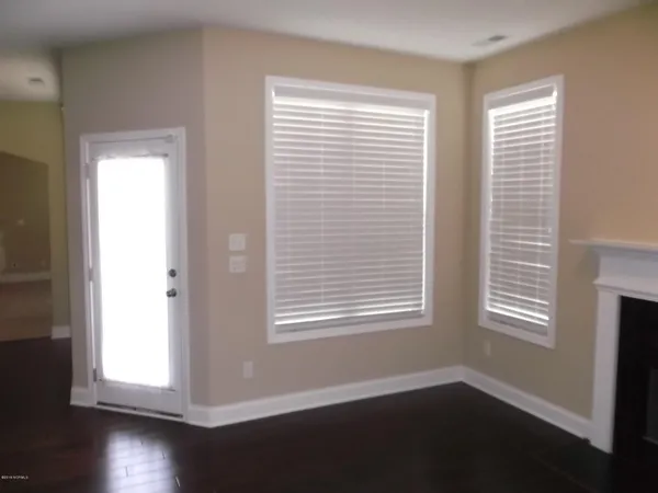 $2,450 | 274 Southwest Plantation Drive, Maple Hill, NC 28454