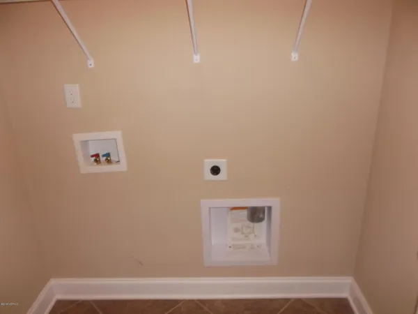 $2,450 | 274 Southwest Plantation Drive, Maple Hill, NC 28454