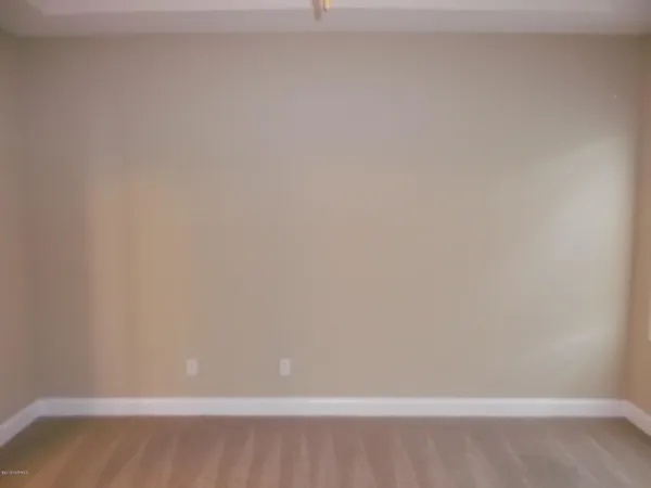 $2,450 | 274 Southwest Plantation Drive, Maple Hill, NC 28454