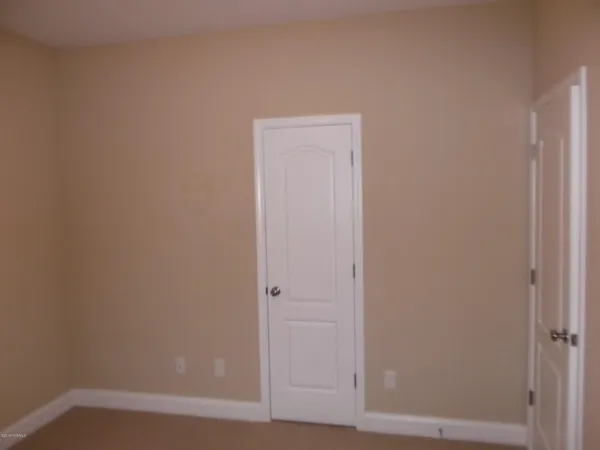 $2,450 | 274 Southwest Plantation Drive, Maple Hill, NC 28454