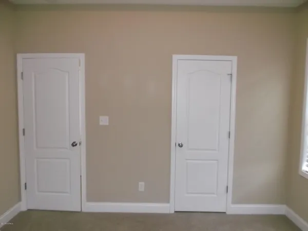 $2,450 | 274 Southwest Plantation Drive, Maple Hill, NC 28454