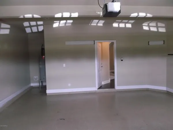 $2,450 | 274 Southwest Plantation Drive, Maple Hill, NC 28454