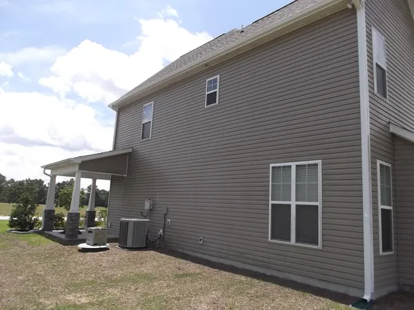 $2,450 | 274 Southwest Plantation Drive, Maple Hill, NC 28454