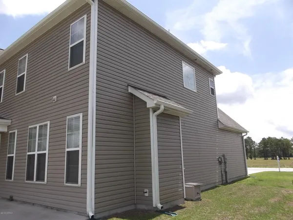 $2,450 | 274 Southwest Plantation Drive, Maple Hill, NC 28454