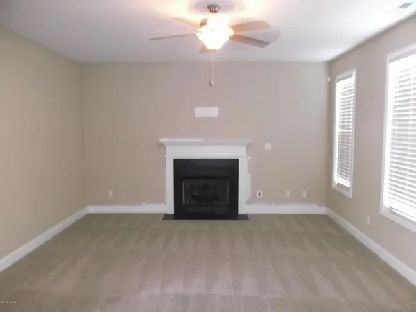 $2,450 | 274 Southwest Plantation Drive, Maple Hill, NC 28454