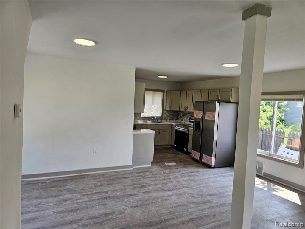 1073 West Bristol Road Flint, MI 48507 - Photo 10 of 24 Gallery Image 10