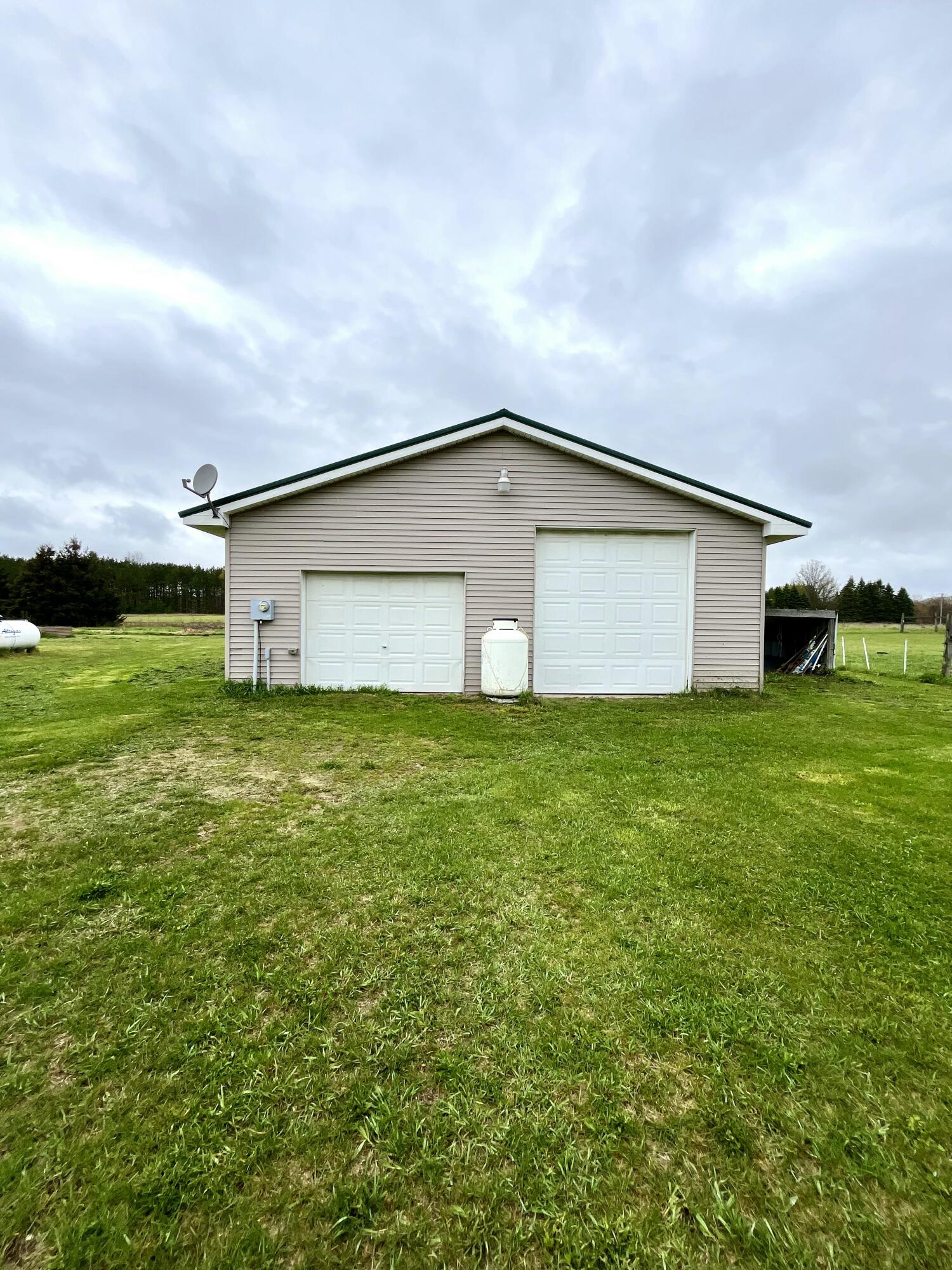 1897 Edgar Road Edmore, MI 48829 - Photo 33 of 35 IMG_8283