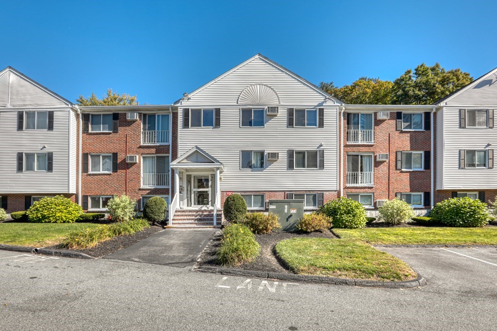 25 Clark's Road, Unit 309 Amesbury, MA 01913 - Photo 3 of 13 Gallery Image 3