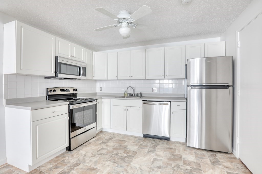 25 Clark's Road, Unit 309 Amesbury, MA 01913 - Photo 4 of 13 Gallery Image 4