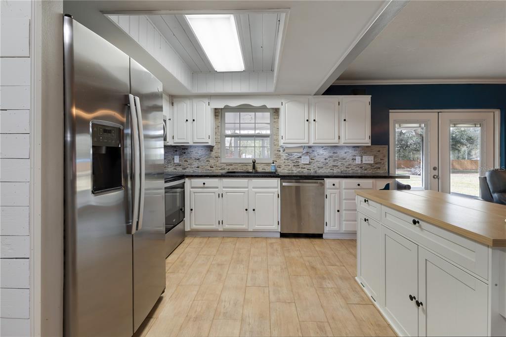 6071 Country Club Road Wesley Chapel, FL 33544 - Photo 9 of 28