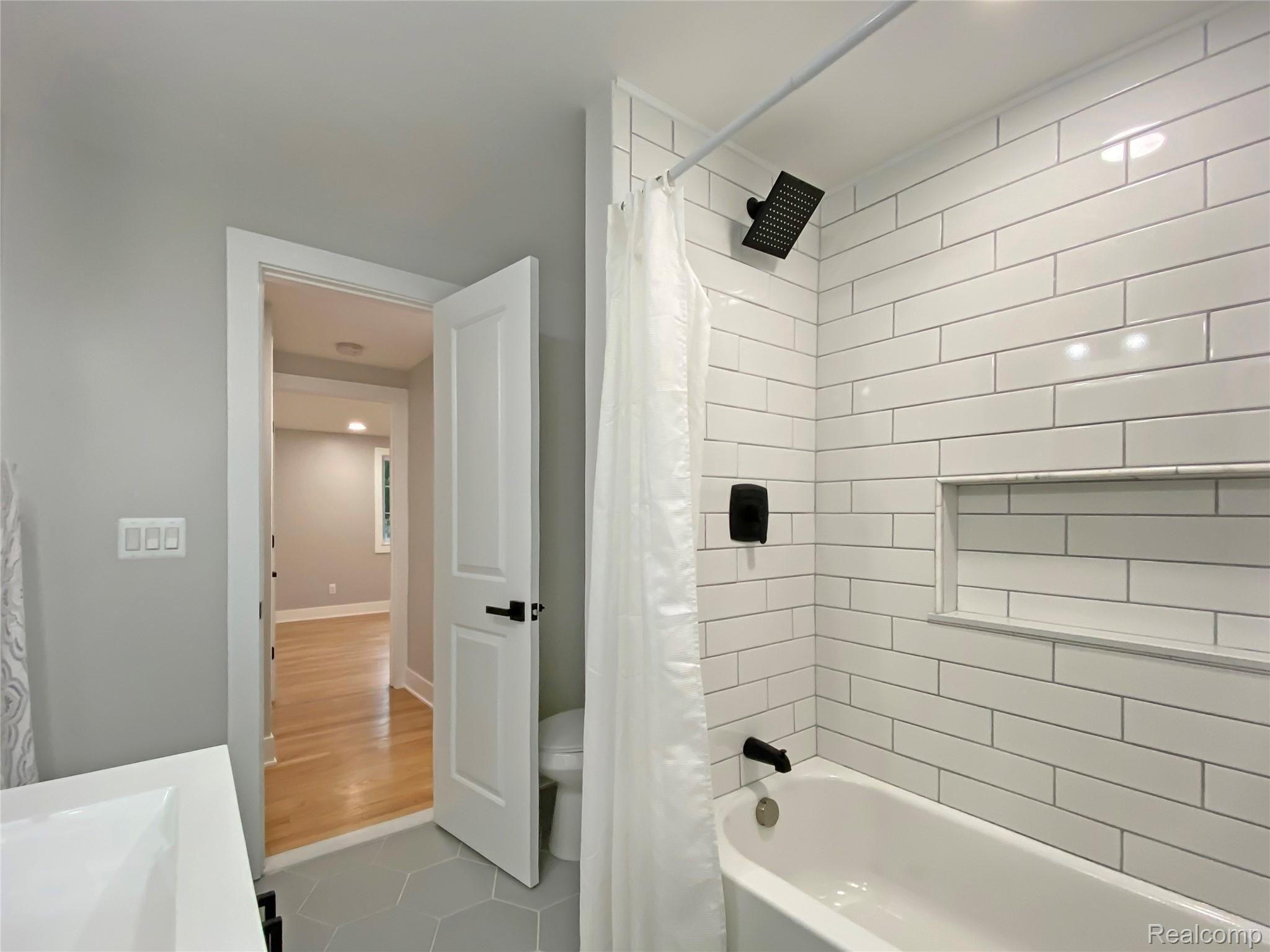 821 Canterbury Road Grosse Pointe, MI 48236 - Photo 59 of 83 IMG_7949.jpg