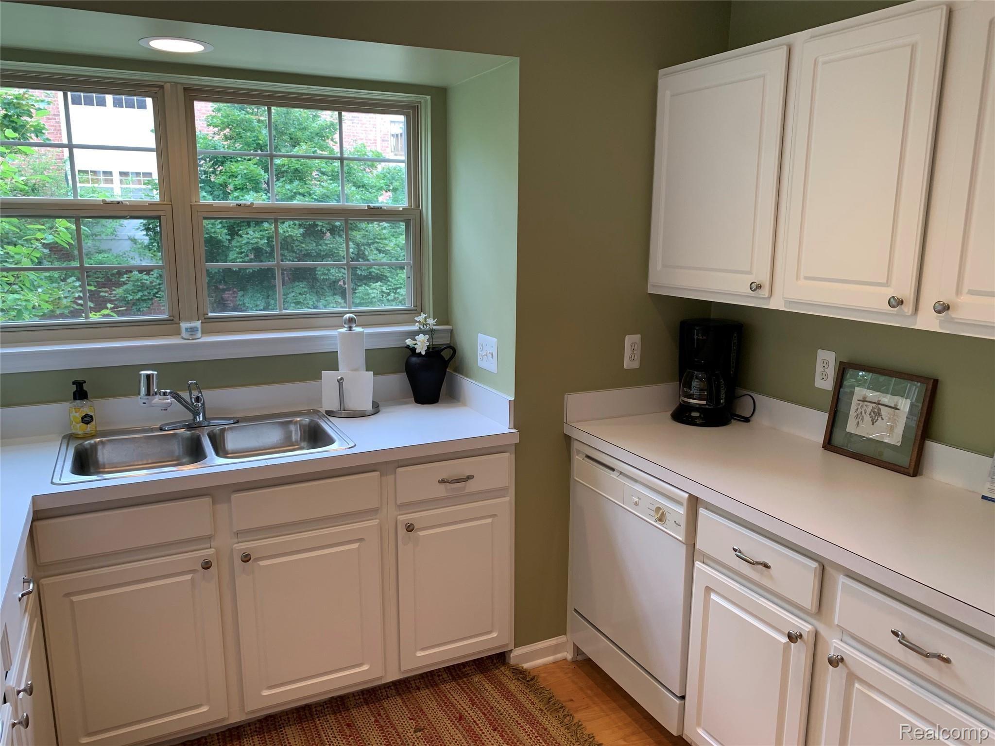 16812 Farmington Road Livonia, MI 48154 - Photo 11 of 25 011.JPG