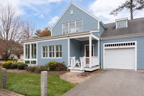 $739,900 | 9 Hathaway Pond Circle, Unit 9, Rochester, MA 02770