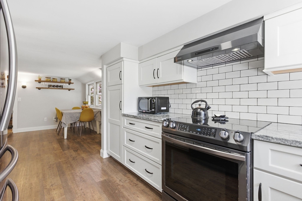 51 Grove Street Reading, MA 01867 - Photo 7 of 41