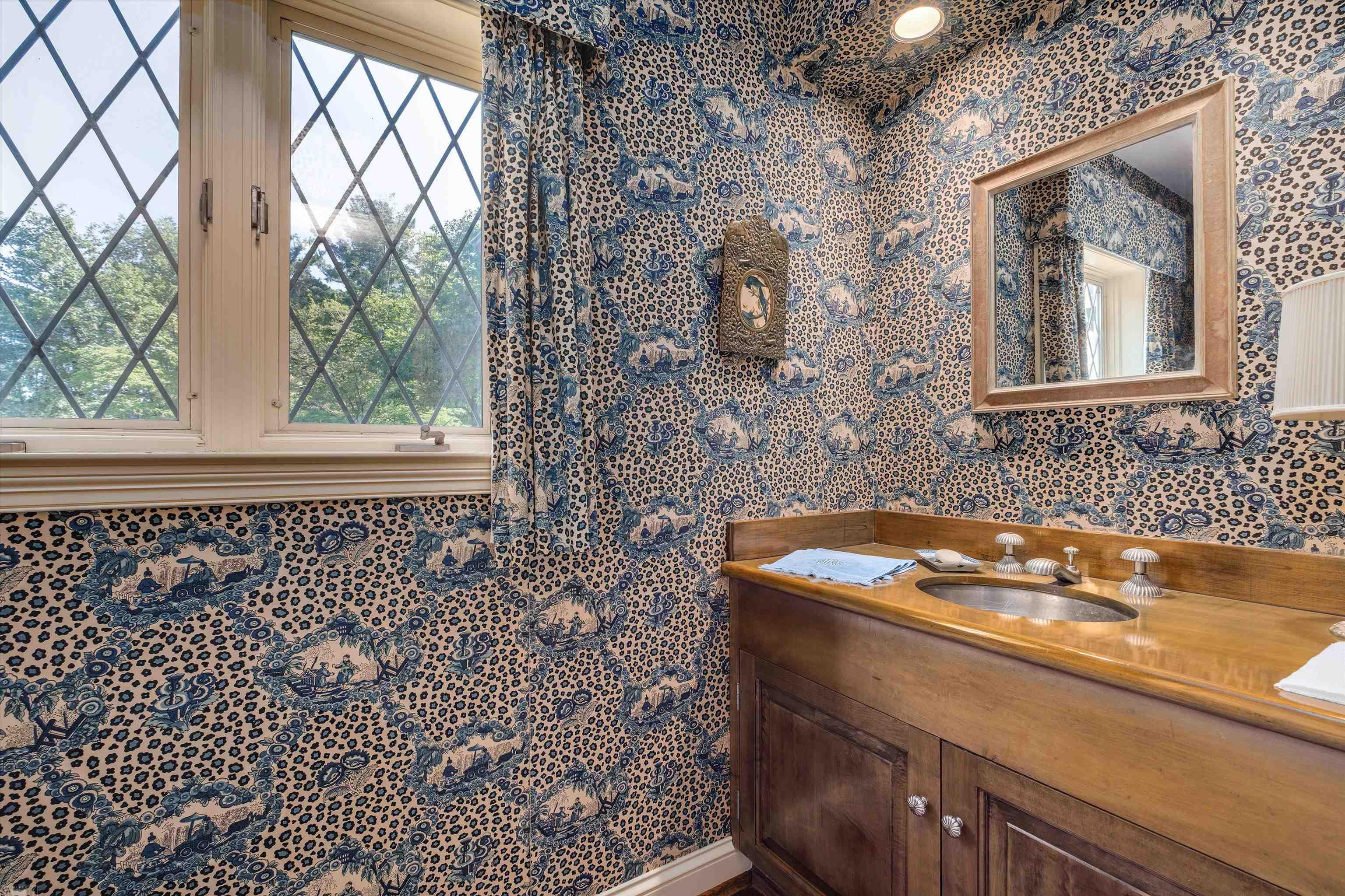 382 Provencal Road Grosse Pointe, MI 48236 - Photo 23 of 95 1st Floor Half Bath #1