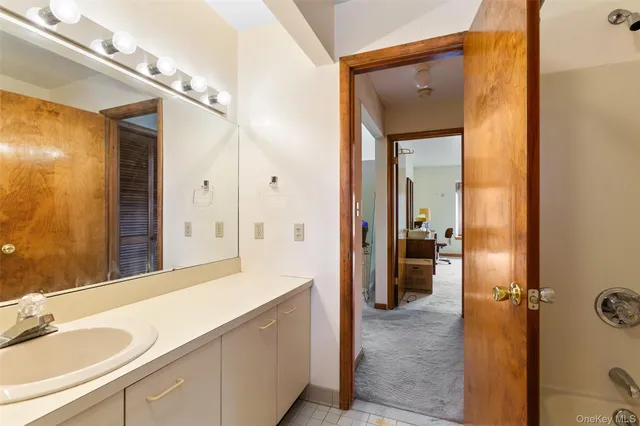 a en suite bathroom with a sink and a mirror