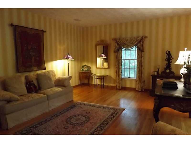 1140 High Hawk Road East Greenwich, RI 02818 - Photo 4 of 18 Living Room.