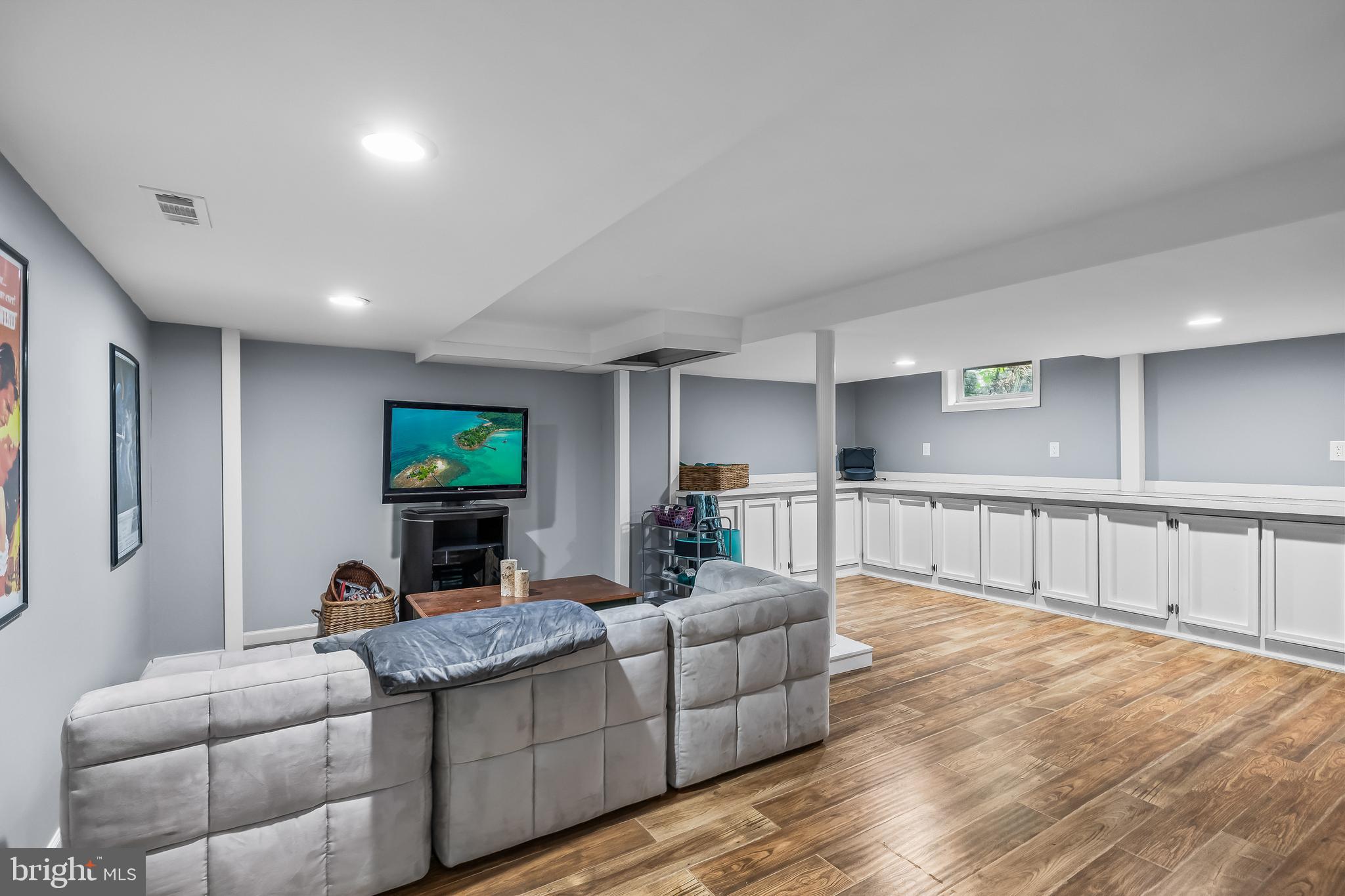 531 Covington Terrace Moorestown, NJ 08057 - Photo 28 of 35 a living room with furniture