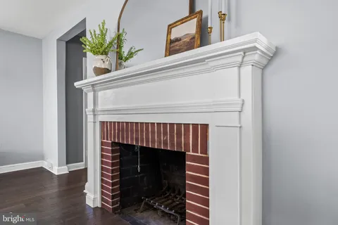 a close view of a fireplace in a room
