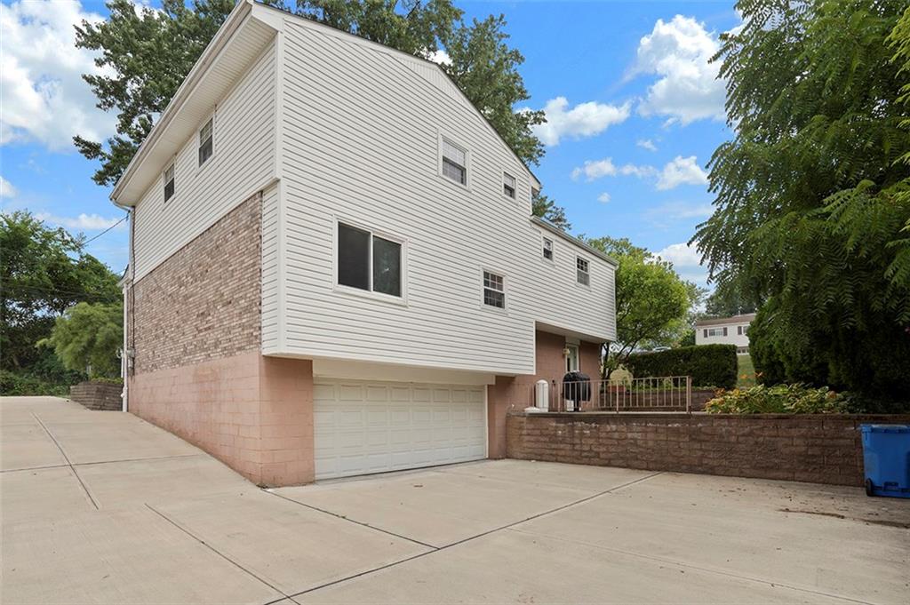 105 Cherrytree Road Carnegie, PA 15106 - Photo 3 of 23 Gallery Image 3