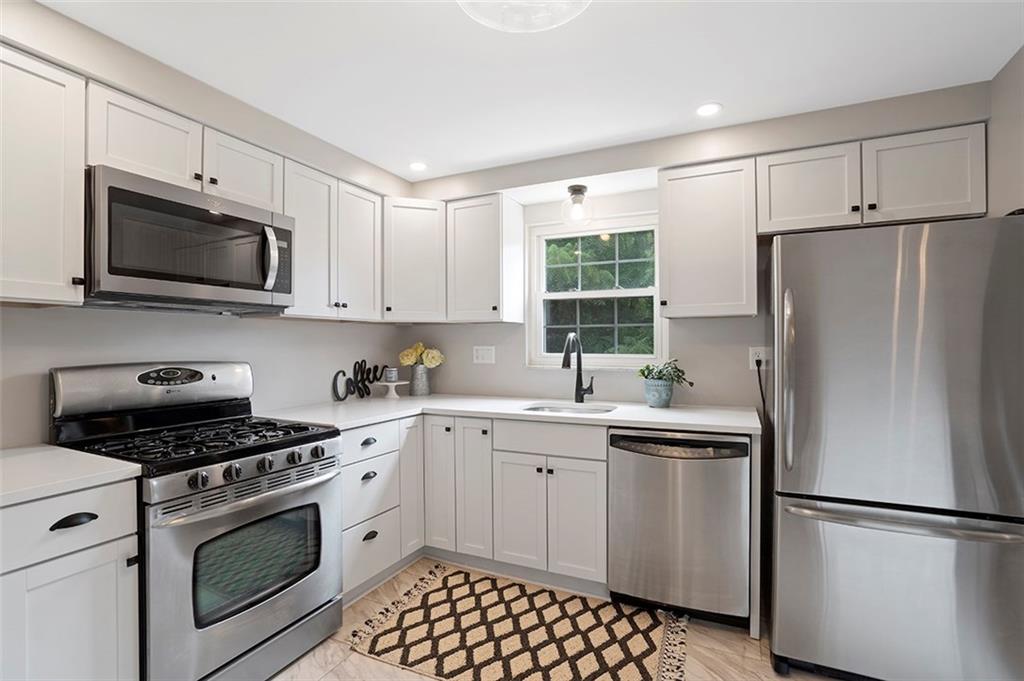 105 Cherrytree Road Carnegie, PA 15106 - Photo 8 of 23 Gallery Image 8